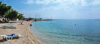 Awesome home in Suhi Potok with WiFi