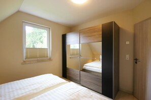 2 Schlafzimmer, Verdunkelungsvorhänge, Reisekinderbett, WLAN