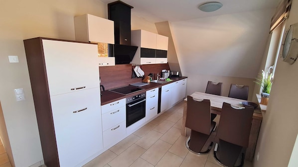 Køleskab, mikrobølgeovn, ovn, opvaskemaskine