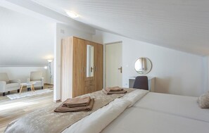 4 bedrooms, travel crib, free WiFi, bed sheets