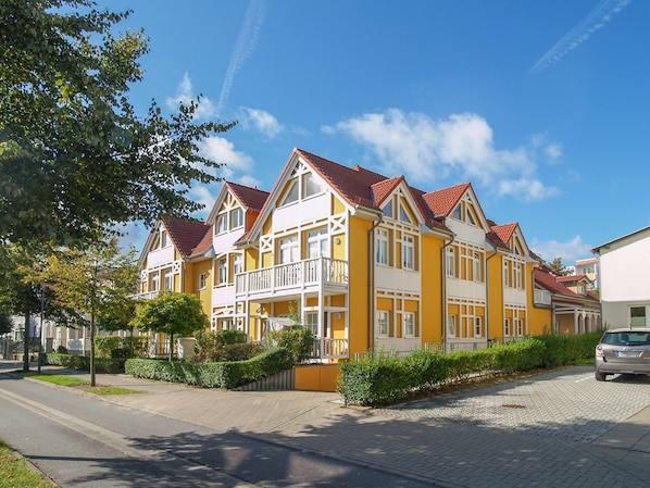 Unclassified image, 1 of 22, button