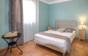 3 bedrooms, travel crib, free WiFi, bed sheets