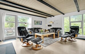 Fernseher, Kamin, DVD-Player