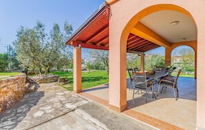 Outdoor dining - Nice apartment in Medulin with WiFi (Medulin)