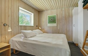 4 bedrooms, travel cot, free WiFi