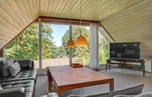 TV, fireplace, DVD player - Nice home in Asperup with sauna (Asperup)