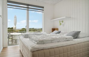 3 bedrooms, travel crib, free WiFi
