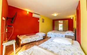 1 bedroom, free WiFi, bed sheets