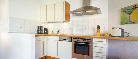 Fridge, oven, dishwasher, coffee/tea maker