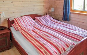 3 bedrooms, travel cot - 3 bedroom beautiful home in Vikeså (Vikeså)