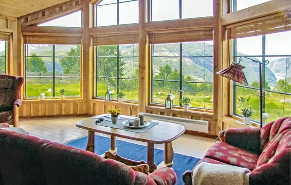 Fernseher, Kamin, DVD-Player