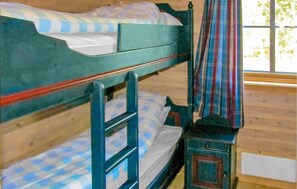 3 bedrooms, travel crib