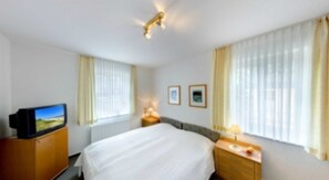 1 bedroom, travel cot, WiFi