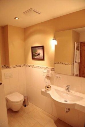 Hair dryer, towels - Plumbohm's REAL RESIN HOTEL & Apartments - DZ Hotel (Bad Harzburg)