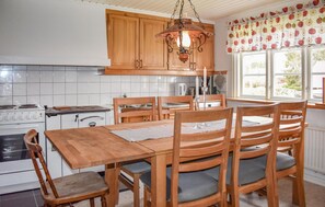Réfrigérateur, micro-ondes, plaque de cuisson, lave-vaisselle
