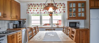 4 bedroom lovely home in Holmsjö