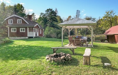 4 bedroom lovely home in Holmsjö