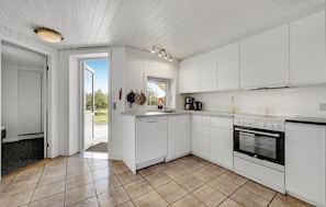 Réfrigérateur, plaque de cuisson, lave-vaisselle, cafetiÚre/bouilloire