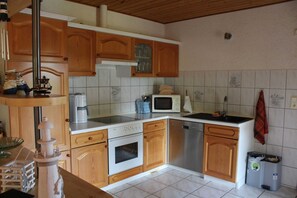 Kühlschrank, Mikrowelle, Ofen, Geschirrspüler