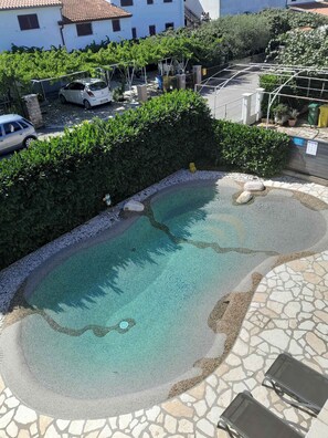 Pool - Holiday apartment with air conditioning and pool (chlorine-free electrolysis) exclusive to this apartment only (Valbandon)