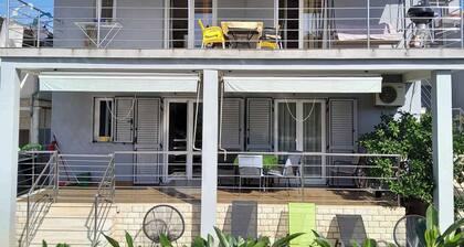 Appartement de vacances avec climatisation et piscine (électrolyse sans chlore) exclusivement pour cet appartement