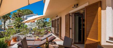 تناول الطعام بالخارج