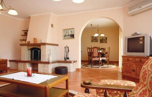 TV, caminetto