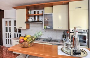 Refrigerador, microondas, parrilla de estufa y lavavajillas 