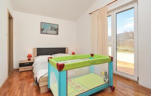 4 habitaciones, cuna de viaje, wifi gratis y ropa de cama 
