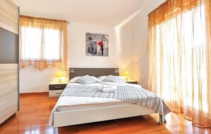 4 habitaciones, cuna de viaje, wifi gratis y ropa de cama 