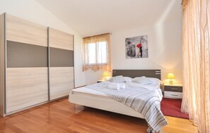 4 sovrum, resesäng, gratis wi-fi och sängkläder