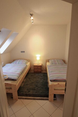 1 bedroom, WiFi, bed sheets - Vacation apartment at Lake Mirower See (attic) Whg. 1 - Holiday apartments at the lake in (Mirow)