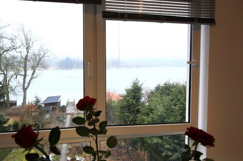 Vacation apartment at Lake Mirower See (attic) Whg. 1 - Holiday apartments at the lake in