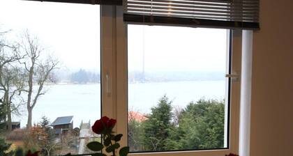 Vacation apartment at Lake Mirower See (attic) Whg. 1 - Holiday apartments at the lake in