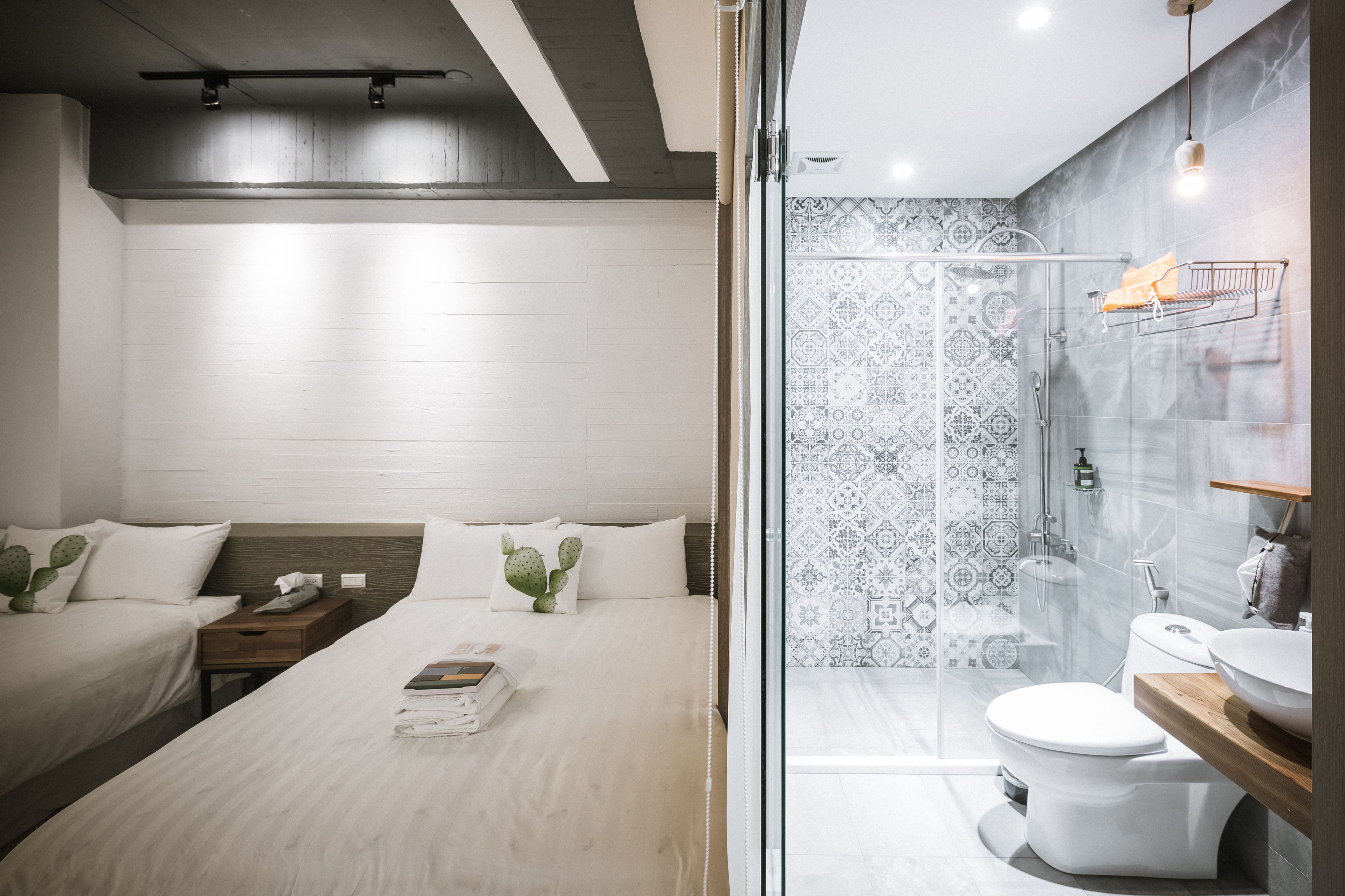 Standard-Vierbettzimmer | Badezimmer | Dusche, Regendusche, Designer-Toilettenartikel, Haartrockner