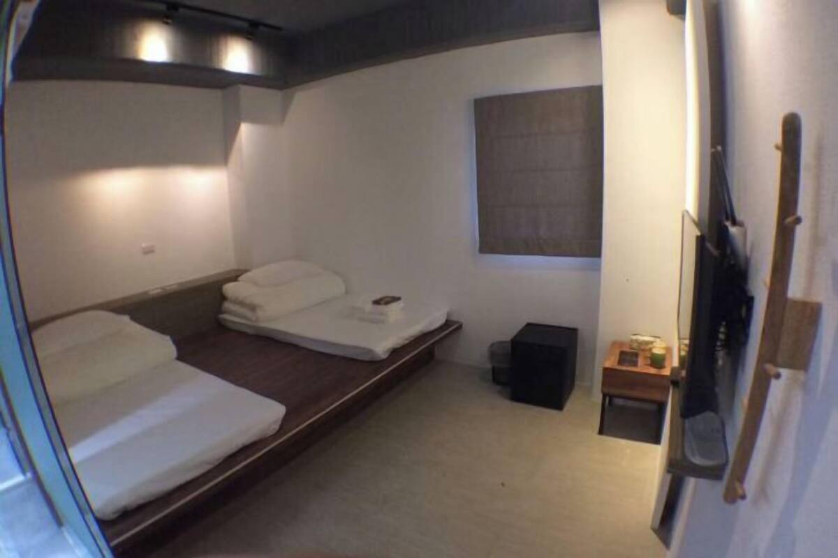 책상, 암막 커튼, 방음 설비, 다리미/다리미판