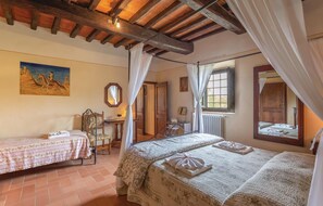 4 bedrooms, travel crib, free WiFi, bed sheets