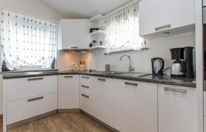 Kühlschrank, Herdplatte, Geschirrspüler