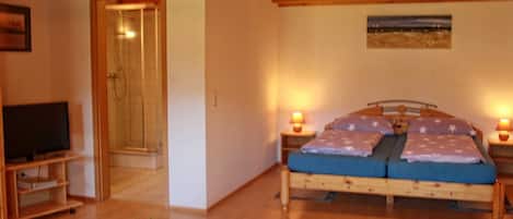 2 bedrooms, WiFi, bed sheets