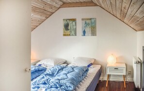 3 bedrooms, travel crib, free WiFi