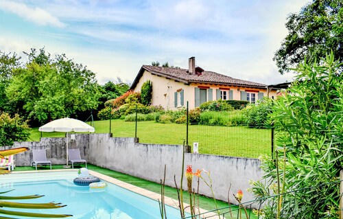 Beautiful home in Bourgougnague