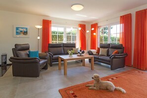 Unclassified image, 2 of 22, button