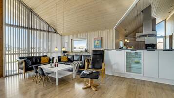 Fernseher, Kamin, Tischtennisplatte