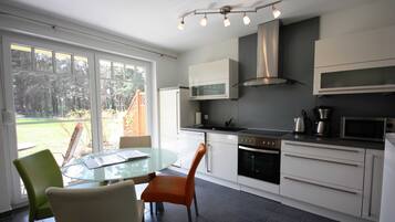 Kühlschrank, Mikrowelle, Ofen, Geschirrspüler