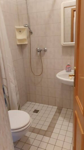 Douche, serviettes fournies