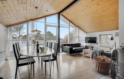 Lovely home in Vestervig with WiFi
