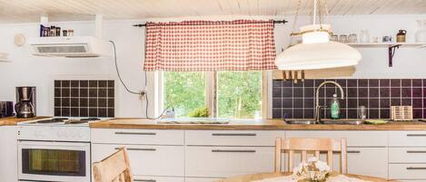 Fridge, stovetop, coffee/tea maker