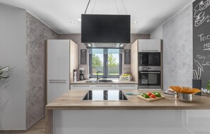 Fridge, stovetop, dishwasher, coffee/tea maker - Nice home in Barban with sauna (Barban)