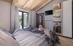 4 bedrooms, in-room safe, travel crib, free WiFi