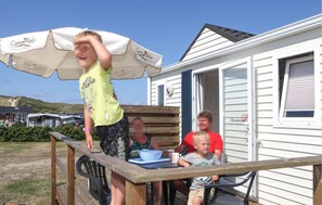 Outdoor dining - 2 bedroom awesome home in Hvide Sande (Hvide Sande)